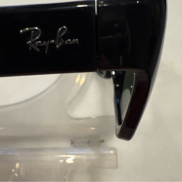 Ray Ban Unisex Sunglasses Polarized RB 4194 601 Black Rim / Green Lenses NWT - Picture 5 of 14